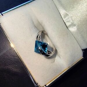 14k white gold W/ 2.26ct Swiss blue topaz